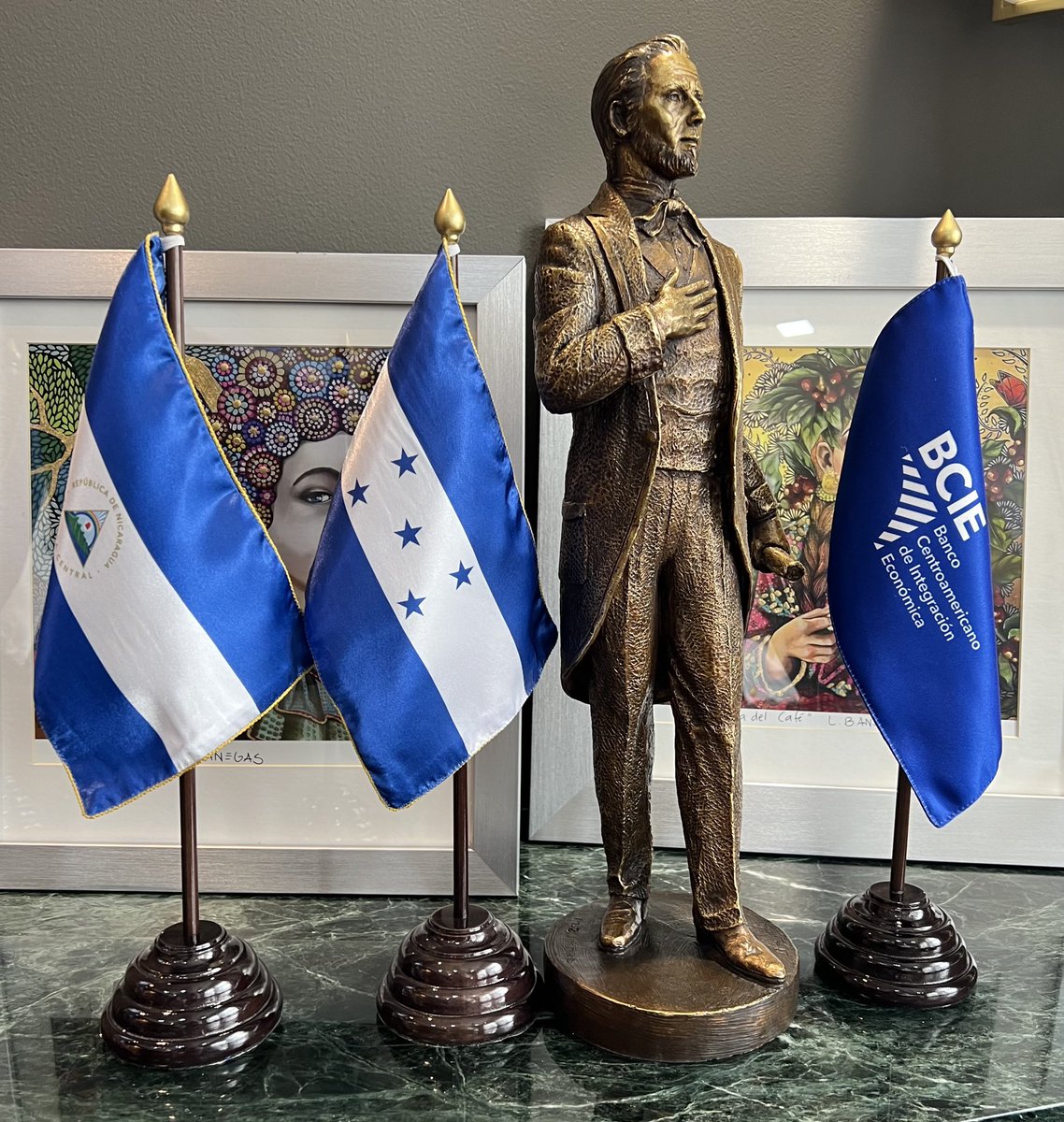 Saludamos a #Honduras y #Nicaragua por haber efectuado el cuarto y quinto pago de capital en Julio, respectivamente, del total de ocho cuotas, correspondientes al VIII incremento de capital. Esto demuestra el firme compromiso de #Centroamerica en el @BCIE_Org.