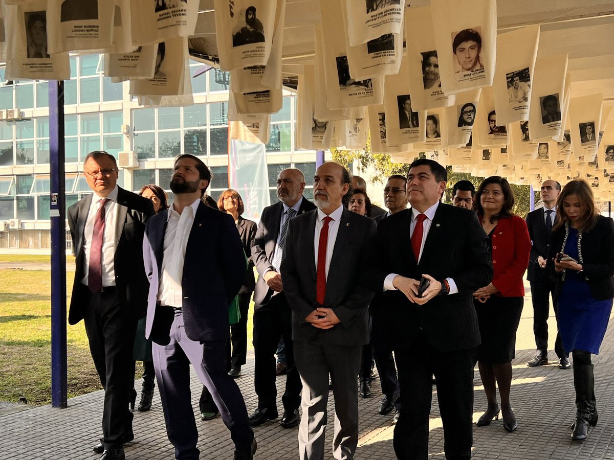 usach's tweet photo. 🔴AHORA | Desde l @usach comienza la ceremonia de lanzamiento del programa de conmemoración de 50 años del Golpe de Estado de @uestatales.

📍La transmisión en vivo en: https://t.co/uGfKgzLpuo https://t.co/pxaGMzXcxt