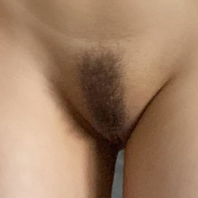 Le genre de coupe que je pr&eacute;f&egrave;re et qui me fait #bander instant... #nsfwtwt #hairy #pubichair https://t<a href="/tag/hairy"class="tags"><span>#hairy</span></a><a href="/tag/pubichair"class="tags"><span>#pubichair</span></a><a href="/tag/nsfwtwt"class="tags"><span>#nsfwtwt</span></a><a href="/tag/bander"class="tags"><span>#bander</span></a>