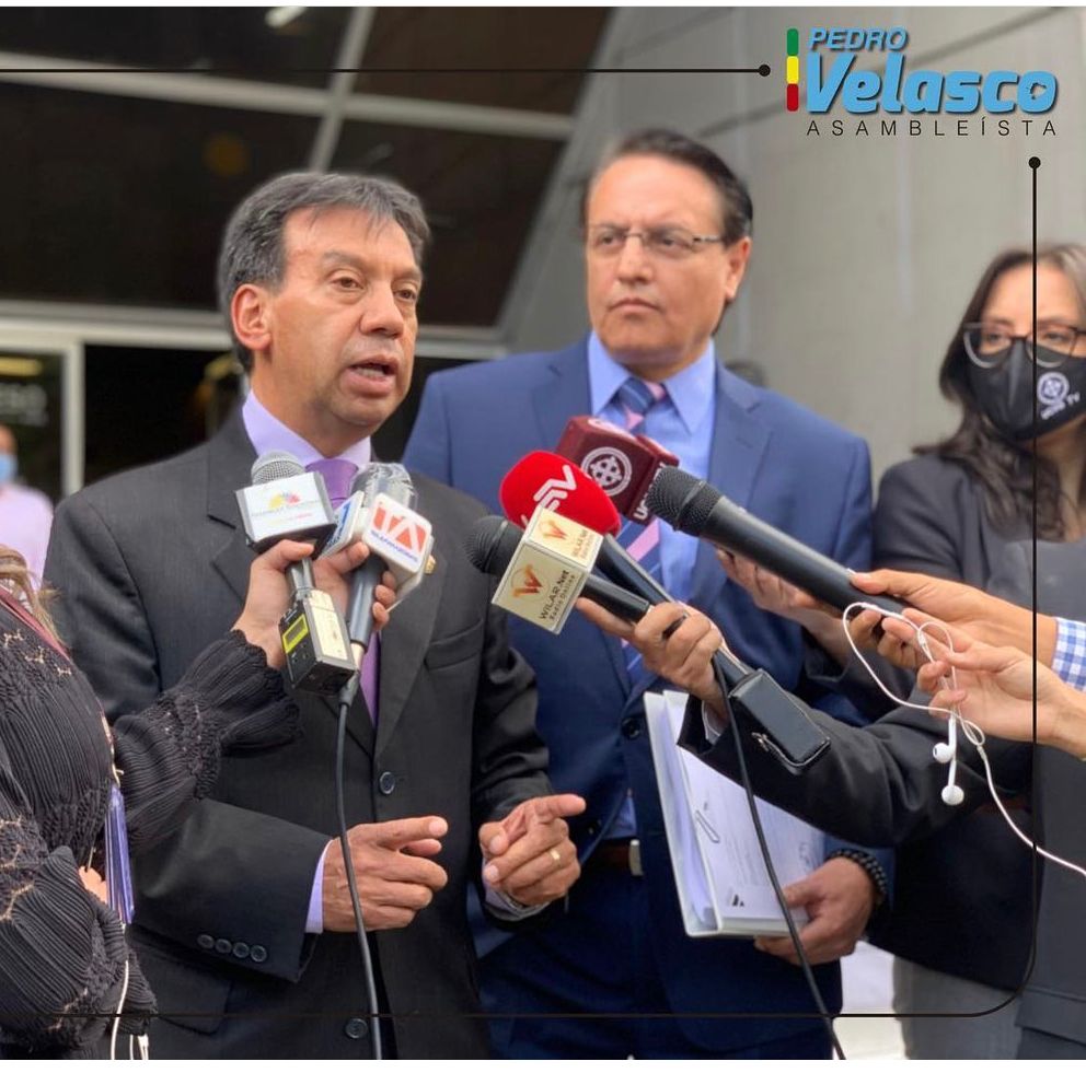Ale20alva02's tweet photo. Juan Pablo Velasco hijo de Pedro Velasco será el nuevo Presidente de la Judicatura en la provincia del Carchi. Antes con @LassoGuillermo y @VillaFernando_ Cuidado @ottosonnenh con esta gente que a la primera le traciona https://t.co/JYyRKMYkTV