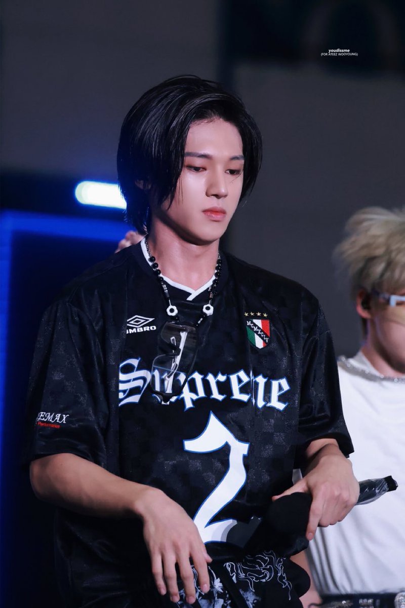 HIS HAIR IS SO LONG I LOVE IT