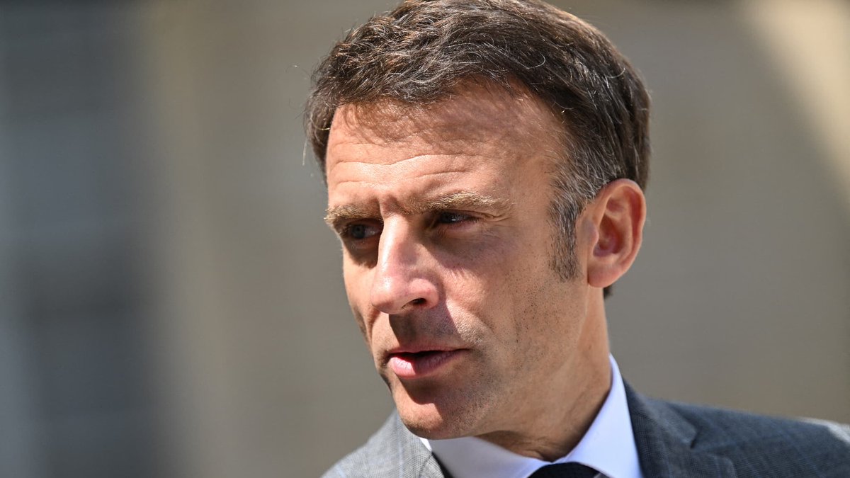 BFMTV's tweet photo. 🔴 ALERTE INFO
Immigration: Emmanuel Macron n'exclut pas d'avoir recours au 49.3 pour faire passer le projet de loi
https://t.co/uI8hAyxghx https://t.co/TybrAA3Akf