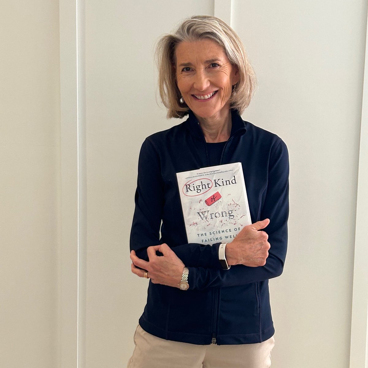 #RightKindOfWrong: The Science of Failing Well: FINISHED BOOK is IN MY HANDS! amazing feeling Why not get YOUR hands on a copy too? simonandschuster.com/books/Right-Ki… Huge gratitude to my publishers @SimonSchuster and @AtriaBooks