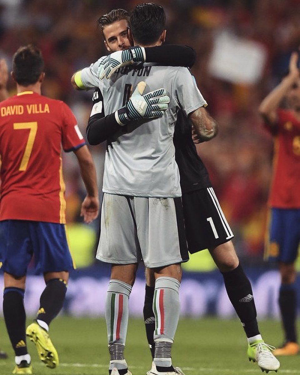 D_DeGea's tweet photo. One of the best in the business 🧤
Happy retirement Legend https://t.co/8OgHbt3pHt