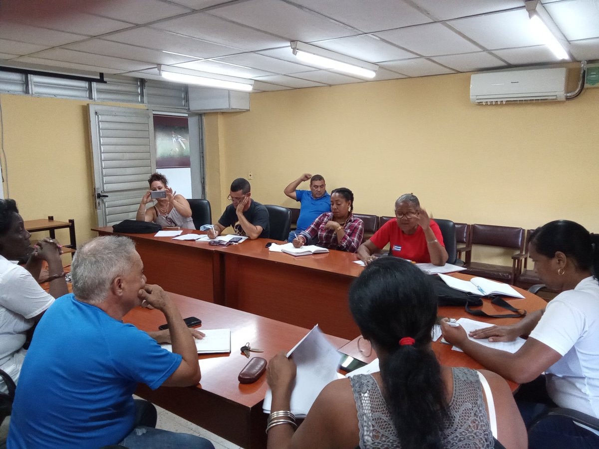 BeatonNunez's tweet photo. Presidido por la Directora Provincial de Deportes en #SanctiSpiritusEnMarcha Laidali Santana Carrero ,tuvo lugar en la mañana de hoy ,en la Sala Polivalente Yayabo ,la Reunión del Comité Organizador ,ultimando los Aseguramientos necesarios para la realización del Cubaila 2023 . https://t.co/4ubcZkQNAs