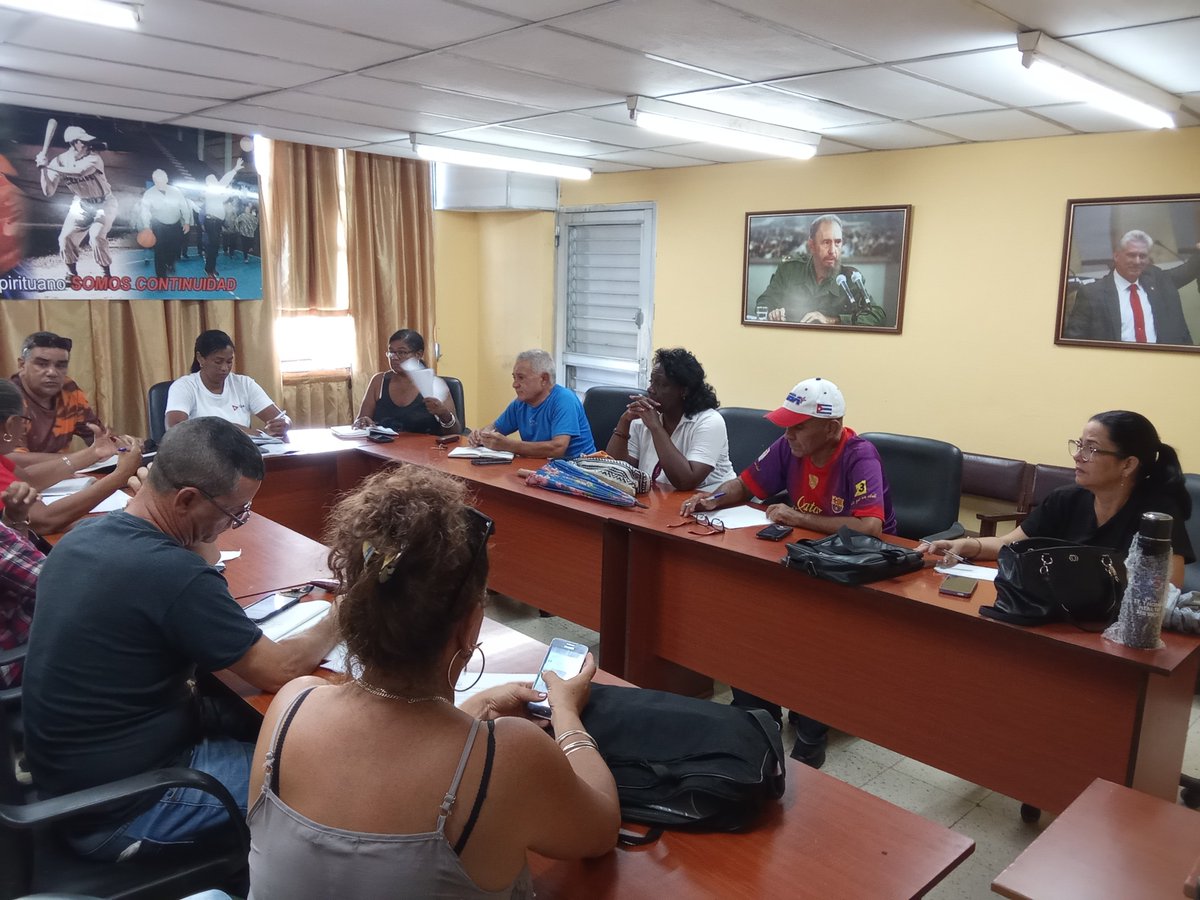 BeatonNunez's tweet photo. Presidido por la Directora Provincial de Deportes en #SanctiSpiritusEnMarcha Laidali Santana Carrero ,tuvo lugar en la mañana de hoy ,en la Sala Polivalente Yayabo ,la Reunión del Comité Organizador ,ultimando los Aseguramientos necesarios para la realización del Cubaila 2023 . https://t.co/4ubcZkQNAs