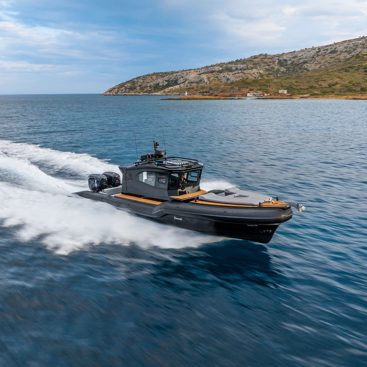 maritimefilming's tweet photo. In Athens, filming the Rafnar 1200 DC powered by twin Cox CXO300 outboards as it effortlessly blasts across the sea. This advanced combination of cutting-edge technology, revolutionary diesel powertrain and OK hull creates an unrivalled experience.

#Rafnar #CoxOutboards https://t.co/b0VrtC03zF