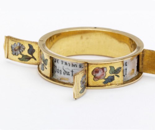 pelicinema's tweet image. a french love ring from the mid 1800s, with hinged panels that open to say “i love you a little, a lot, passionately, not at all,” a play on picking the petals off a flower