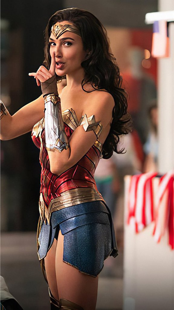 EIJefeDiego's tweet photo. Resolvamos esto como la gente decente y sin llegar a los golpes, para decidir quién ha sido la mejor Wonder Woman.

        LIKE para                    RT para 
     Lynda Carter.              Gal Gadot.

                ❤️                               🔁 https://t.co/2ZLeOHrmY9