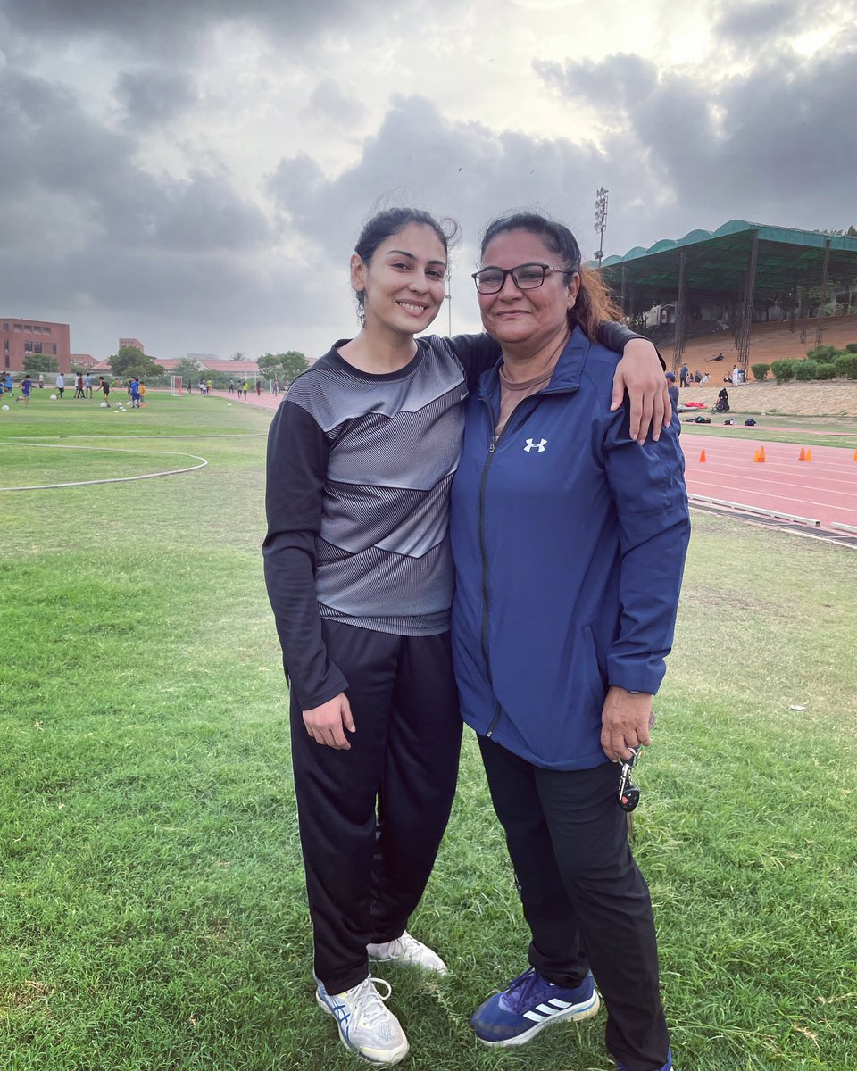 kainatimtiaz16's tweet photo. My New student !!

She is so dedicated and motivated to improve herself.

I guess I get that from her. 🌸 And also dad 😬

Proud of you Mom ♥️ https://t.co/9Kh7OY5Jeq