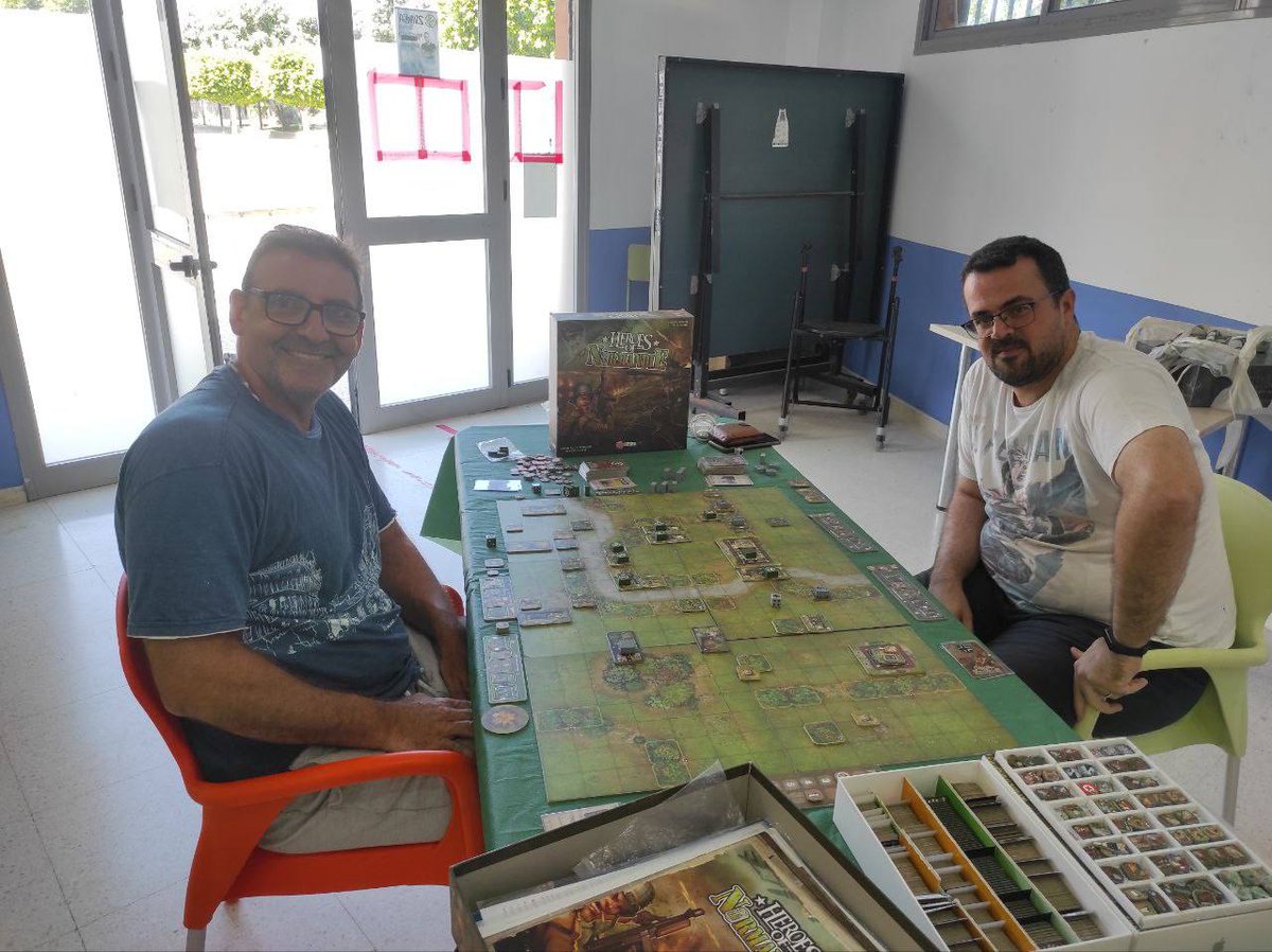 acmueveficha's tweet photo. Jugando al #HeroesofNormandie es un juego de estrategia de guerra de ritmo rápido WW2 inspirado en las películas de guerra de Hollywood.
#juegosdemesa #juegodemesa #boardgames #games #Devilpig https://t.co/zWOwPDO1uI