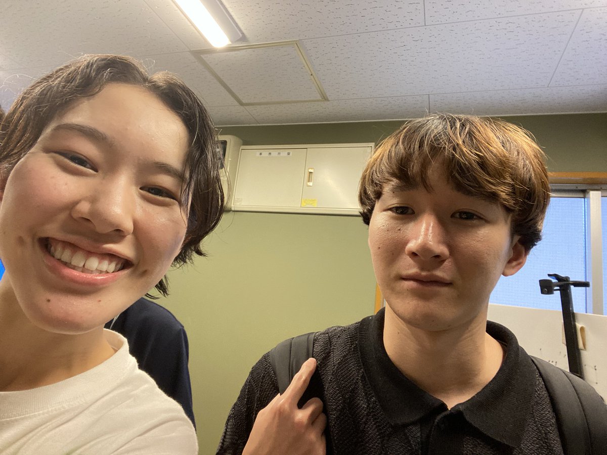 kyon_lalala's tweet photo. エボルブ
☟
YOIYOSE

ありがとうございました。

終演後リサリサの庭稲葉さんを見つけたのでカメラを向けたら、満更でもない感じで「やめてぇ」と言いながら画角に入ってきました。

風戸さんは足が長い。足も長い。足こそ長い。足腰長い。 https://t.co/8BAJMumlyb