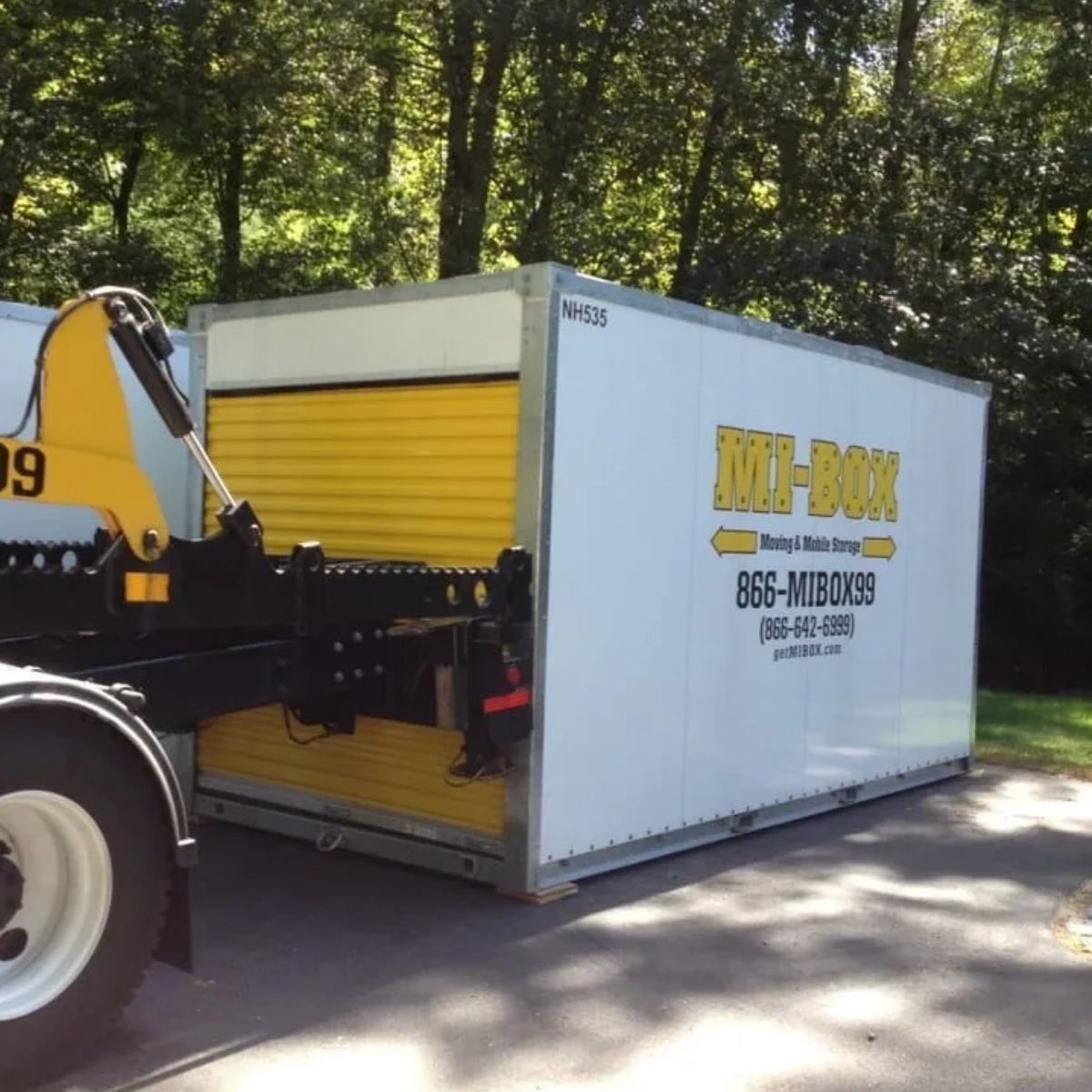 MIBOXNE's tweet photo. Whether you're clearing out the garage or moving across town, you can always count on our moving and storage services. #MIBOX https://t.co/sh3vVk0gQK