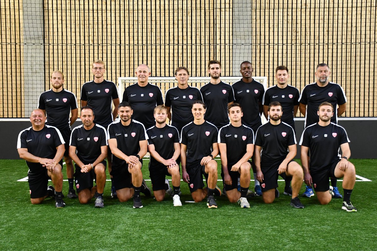 DFCO_Officiel's tweet photo. 𝐂𝐞𝐧𝐭𝐫𝐞 𝐝𝐞 𝐟𝐨𝐫𝐦𝐚𝐭𝐢𝐨𝐧 : 𝐩𝐫𝐞́𝐬𝐞𝐧𝐭𝐚𝐭𝐢𝐨𝐧 𝐝𝐮 𝐬𝐭𝐚𝐟𝐟 𝐭𝐞𝐜𝐡𝐧𝐢𝐪𝐮𝐞

Découvrez la composition des staffs de la formation pour la saison 2023/2024 ➡️ https://t.co/mR7juoVgqY

#FormationDFCO https://t.co/v0Cd6C0pub