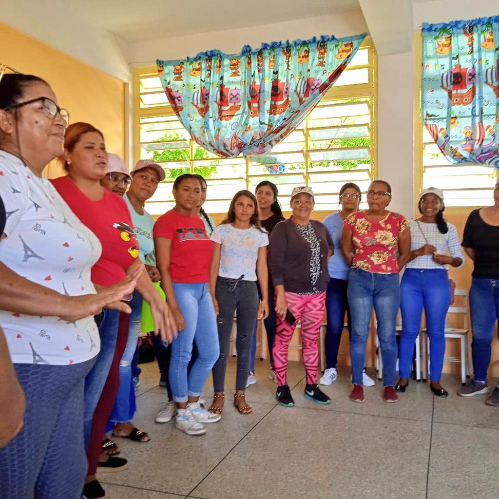 INCESFALCON1's tweet photo. #64AñosEnseñandoLaTécnica || 2do día de Formación Productiva con la unidad curricular: Desarrollo Humano en el municipio Silva. Acción, que se desarrolla en las Instalaciones de la Escuela de Niños Especiales "Aristóbulo Istúriz"con el talento técnico de la maestra Sinaí Sánchez. https://t.co/y6hjorJCxJ