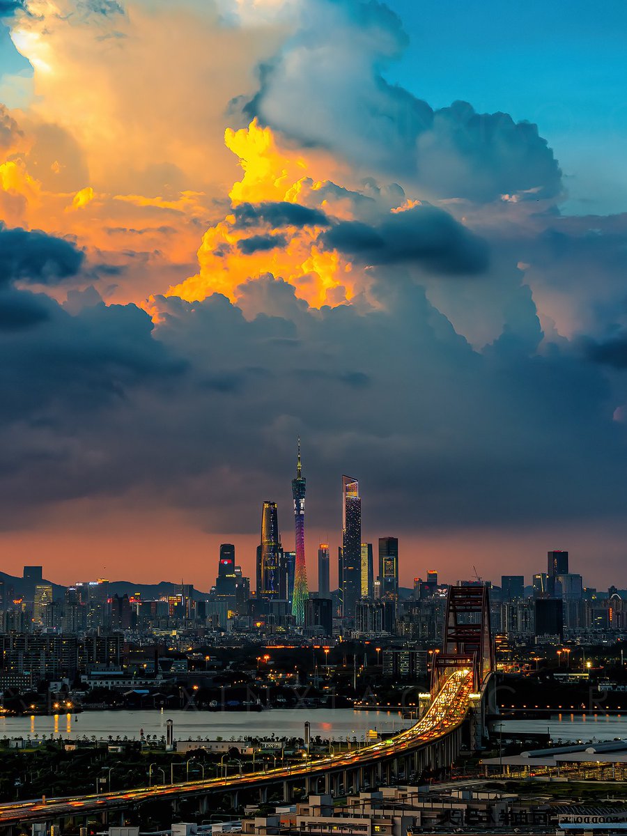 rn2kKC4Y7SseB5z's tweet photo. The scenery of Guangzhou against the backdrop of the summer sunset is picturesque.
#beautiful
#China https://t.co/22TLVplr24