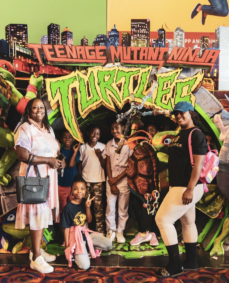 TheJreamFound's tweet image. What a night to remember 🍿!! Extremely grateful for @nickelodeon and @paramountpics for inviting our Jream Foundation youth programs to an advanced screening of the @TMNTMovie. Experience the #MutantMayhem with your family as the movie opens everywhere today🎬!!