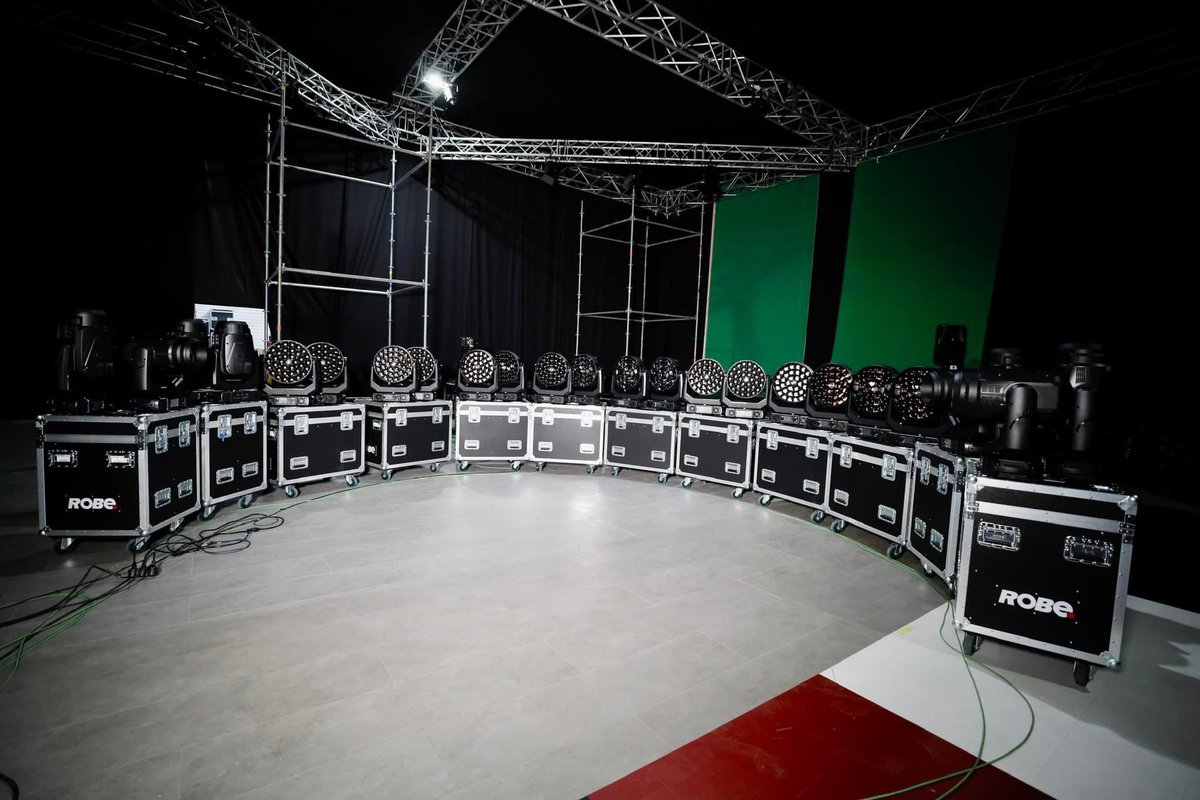 Robelighting's tweet photo. One more #WarehouseWednesday this time from Chisinau, Moldova, with MS-Prod & their new @Robelighting #Tarrantula & #MegaPointe luminaires.
#robelighting #msproduction #newrobegear #robeinnovation #lightingtech #lightinglife https://t.co/EeIoVAdcMq