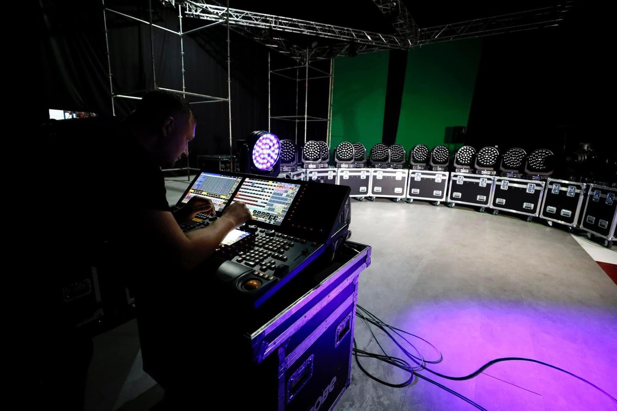 Robelighting's tweet photo. One more #WarehouseWednesday this time from Chisinau, Moldova, with MS-Prod & their new @Robelighting #Tarrantula & #MegaPointe luminaires.
#robelighting #msproduction #newrobegear #robeinnovation #lightingtech #lightinglife https://t.co/EeIoVAdcMq