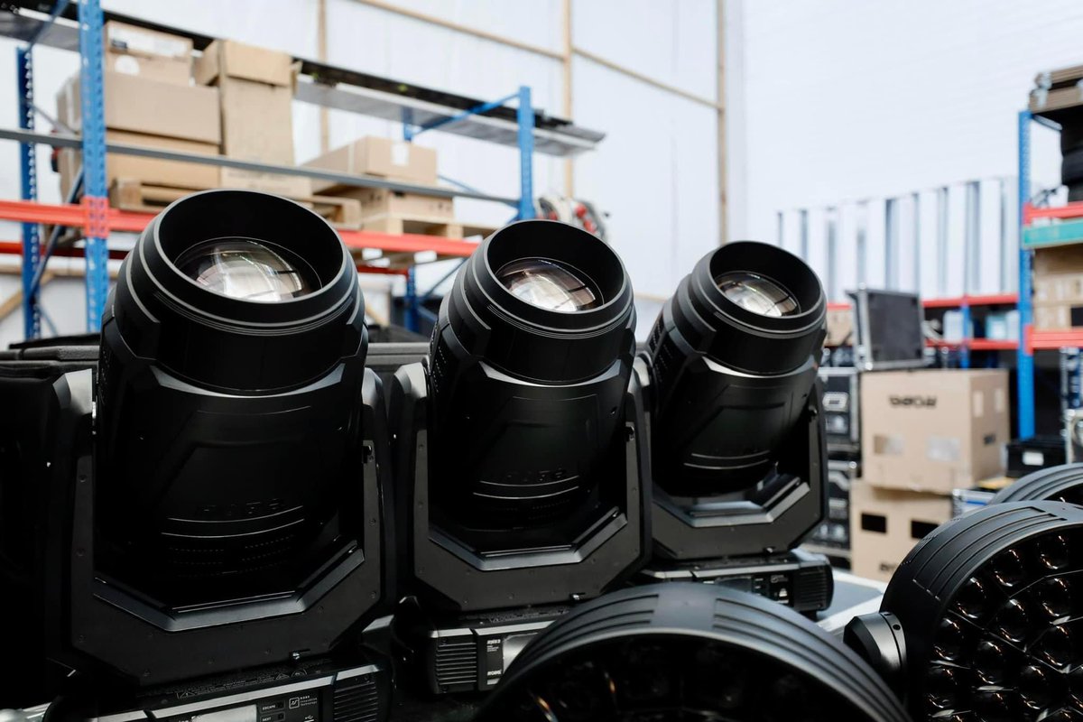 Robelighting's tweet photo. One more #WarehouseWednesday this time from Chisinau, Moldova, with MS-Prod & their new @Robelighting #Tarrantula & #MegaPointe luminaires.
#robelighting #msproduction #newrobegear #robeinnovation #lightingtech #lightinglife https://t.co/EeIoVAdcMq