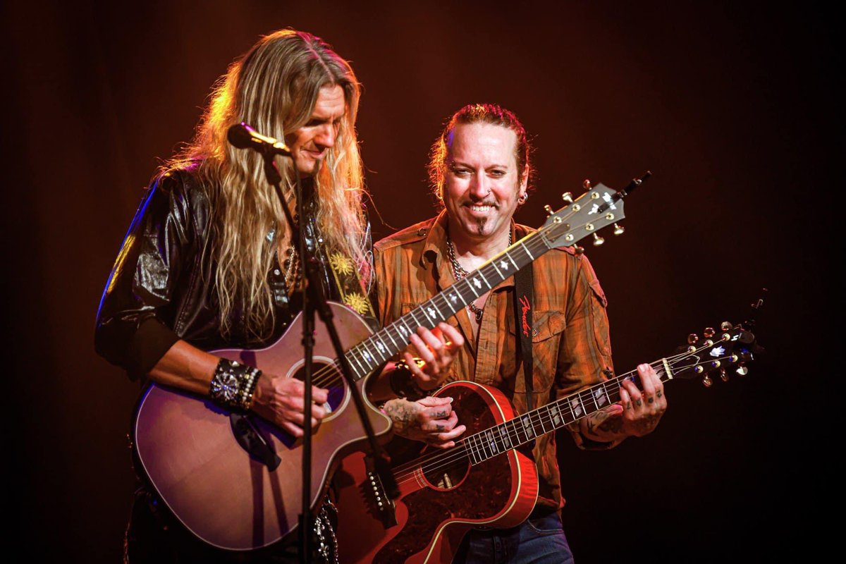 joelhoekstra13's tweet photo. Looking forward to the next run of shows with Brandon Gibbs!  Hope to see you all there!

▪️WED 9/6: City Winery NYC - New York, NY
🎟️ https://t.co/28ACQ75jl5

▪️THU 9/7: Sellersville Theater - Sellersville, PA
🎟️ https://t.co/YiofLxHu2a

▪️FRI 9/8: The Music Room - Cape Cod, MA
🎟 https://t.co/dMA1lUdBL2

▪️SAT 9/9: Broad Brook Opera House - East Windsor, CT
🎟 https://t.co/RnaWDLm2uS

▪️SUN 9/10: Daryl's House - Pawling, NY
🎟 https://t.co/3gm34eA50v