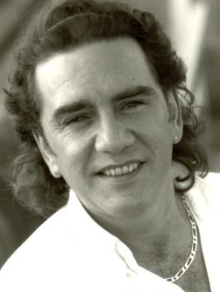 JVCom's tweet photo. C'est avec tristesse que nous apprenons le décès de Thierry Mercier, doubleur français.

Il était connu pour être la voix de Goku (DBGT), Dom (Gears of War), Torn (Jak and Daxter) ou encore Alibert (Wakfu).

Nos pensées vont à ses proches. https://t.co/UQR7XhEF26