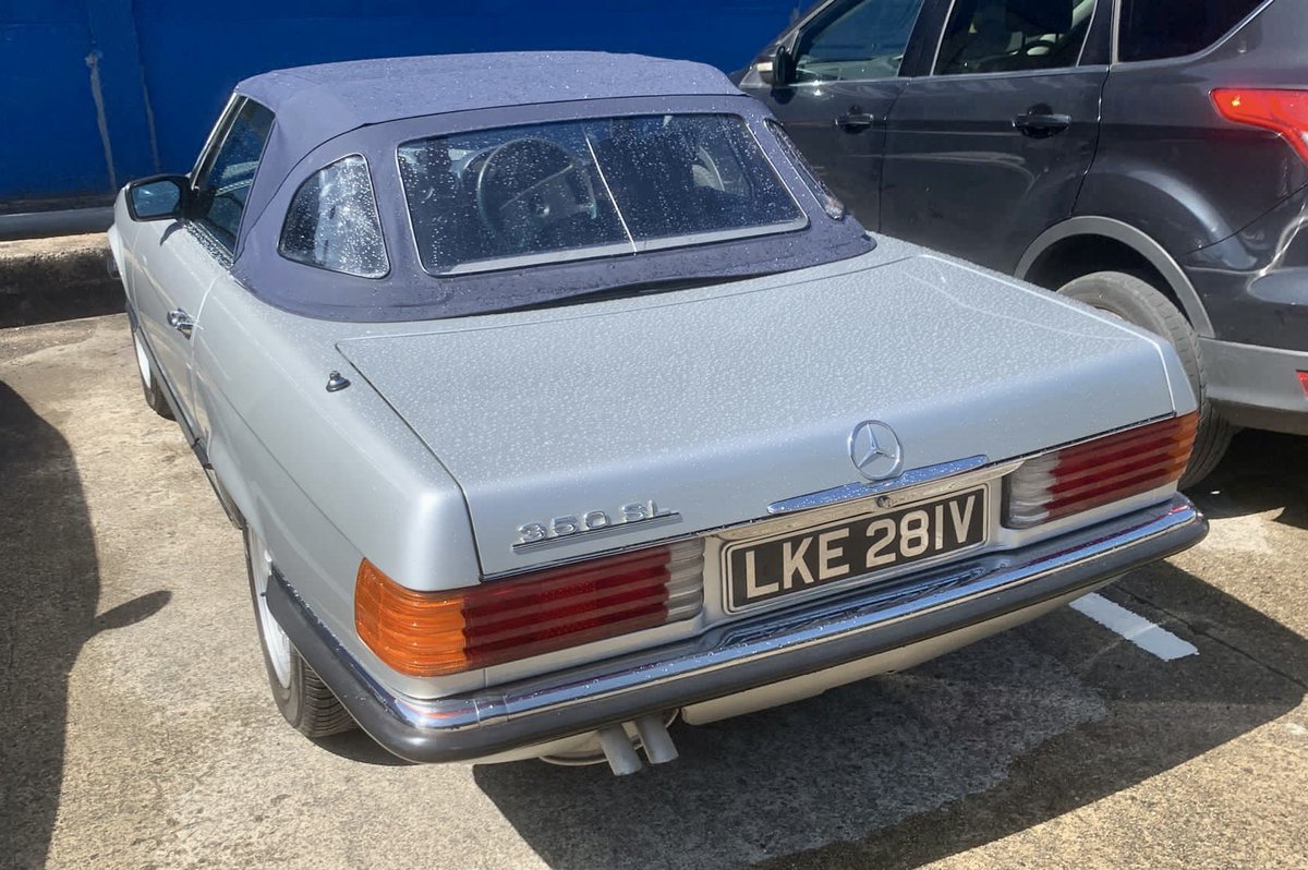 car_british's tweet photo. 🚗🚙 #InTheCarPark 🚙🚗
This silver 1978 Mercedes 360sl.
#classiccars #mercedes https://t.co/xiRtrFNbxt