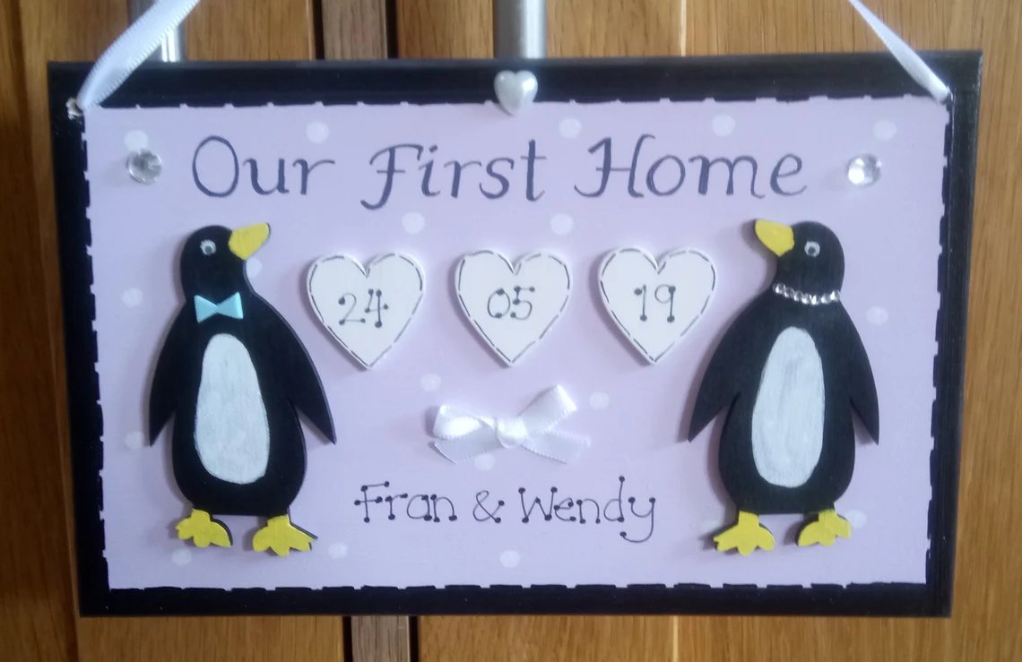 sharks21's tweet photo. I haven't had this design listed for a while .. but made up an order today &amp; I'd forgotten how much I love making this one !!  
https://t.co/4R59RUxpyD
#handmade #EtsySeller #CraftBizParty #earlybiz #Penguins #couples #newhome #firsthouse #Wednesdayvibe https://t.co/OhiKQk6bV5