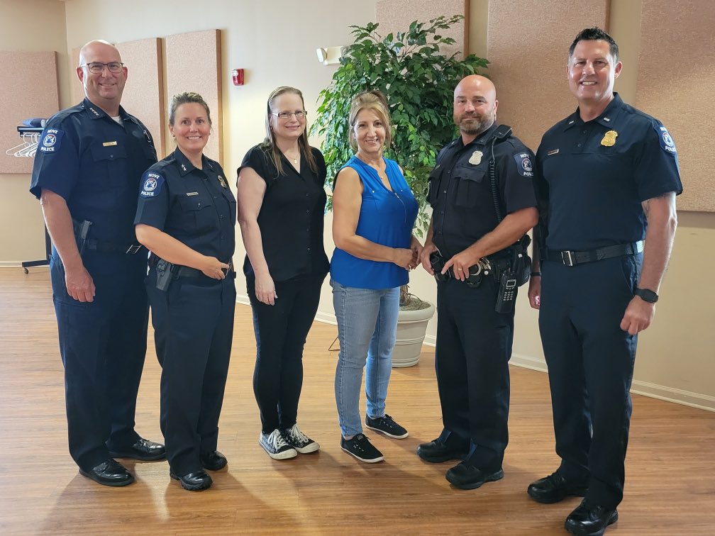 novipolice's tweet photo. Teaming up with our partners at  #JoannFabrics and community volunteers @Meadowbrook_C to make blankets for kids. A special #ThankYou to our #Dispatch team for thinking of the idea and organizing the event. @cityofnovi @ChiefZinser @noviparks https://t.co/bBCj1mmYBM