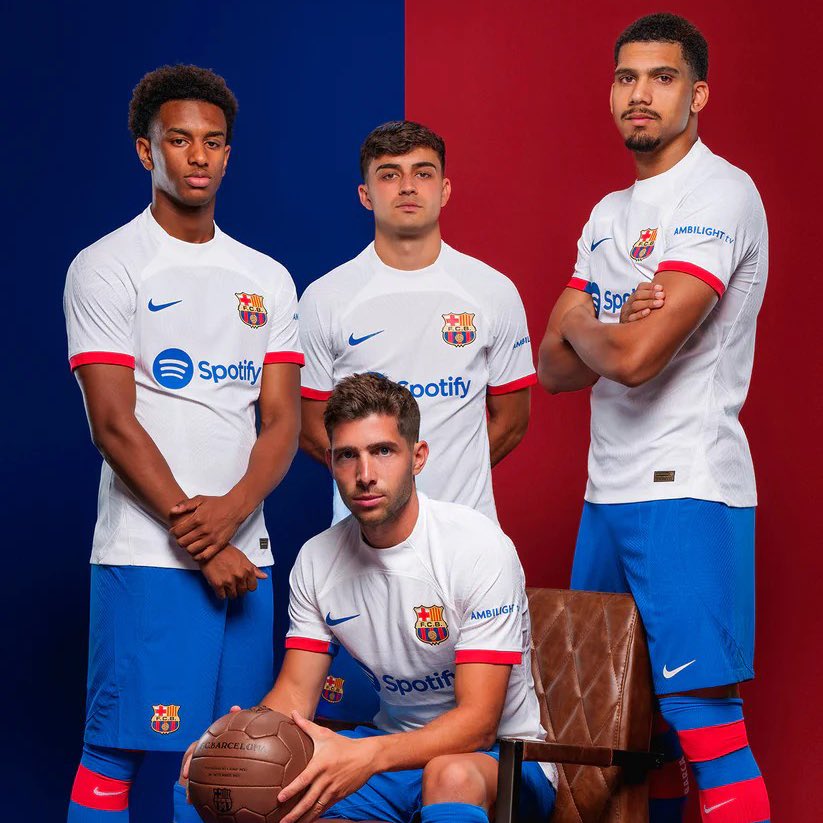 ❗Vamos a sortear una camiseta a elegir del Barcelona entre todos los que cumplan los siguientes requisitos:

✅ Dar RT a este tweet
✅ Seguir a <a href="/EspacioBarca/">Ainhoa</a> y <a href="/ElRomanoDelFCB/">El Romano Del FCB</a> 

ℹ️ Jugador a elegir por el ganador!

🍀 SUERTE! Ganador el 6/8