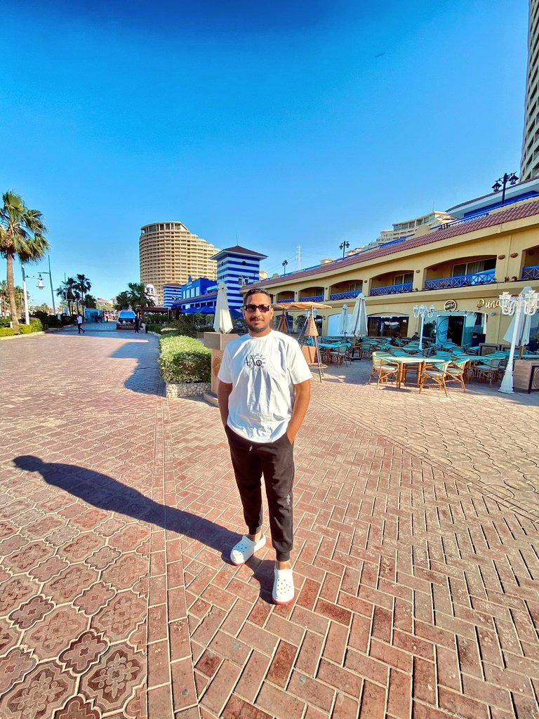 ملناش نصيب في الحلو عشان احنا نستاهل  الاحله💫