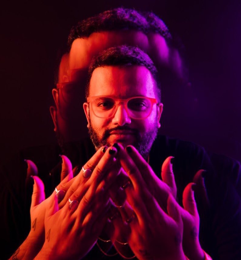 Producer-bassist <a href="/hashbass/">Hashbass</a> speaks with us about the making of his new EP 'Solo At Your Party' and how it's nostalgic, groovy music for the socially awkward and extroverted alike. Listen below.

rollingstoneindia.com/hashbass-harsh…