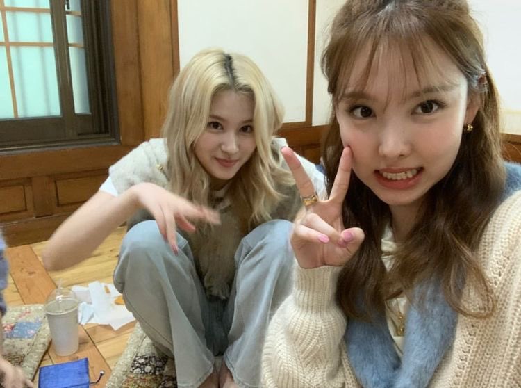 jstsanayeon's tweet photo. ✌🏻 https://t.co/SU15Jdp3ZD