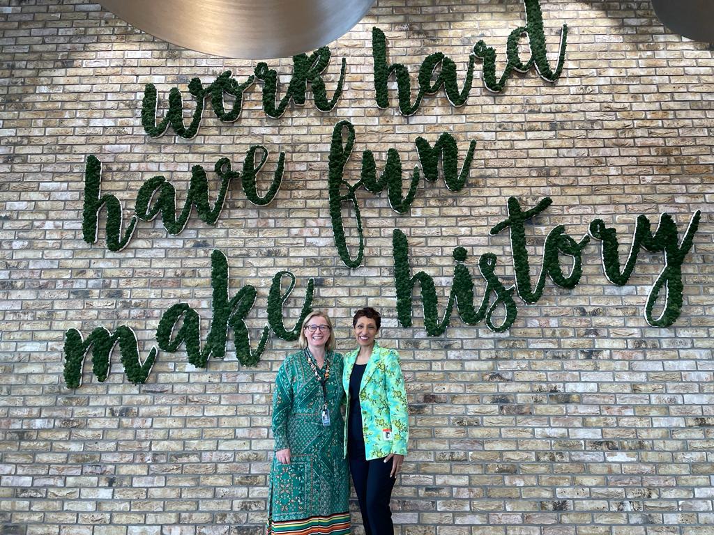 Our CEO <a href="/renkapur/">Ren Kapur MBE</a> was delighted to catch up with Emma Morgan of <a href="/amazon/">Amazon</a>, partner for our Sporting Excellence Award.

Voting for this category closes on Sunday, so don't delay, head to bit.ly/soa_sport now and cast your vote 🗳

<a href="/amazonmilitary/">Amazon Military</a> <a href="/CathPossamai/">Cath Possamai</a> <a href="/AmazonUK/">Amazon.co.uk</a>