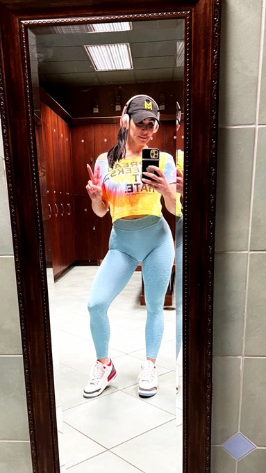 #HappyHumpDay #GymSelfie is a must.  Spread cheeks not hate as @combat_iron would say 🙌🏻 love my #gym<a href="/tag/happyhumpday"class="tags">#HappyHumpDay</a><a href="/tag/gymselfie"class="tags">#GymSelfie</a><a href="/tag/gym"class="tags"><span>#gym</span></a>
