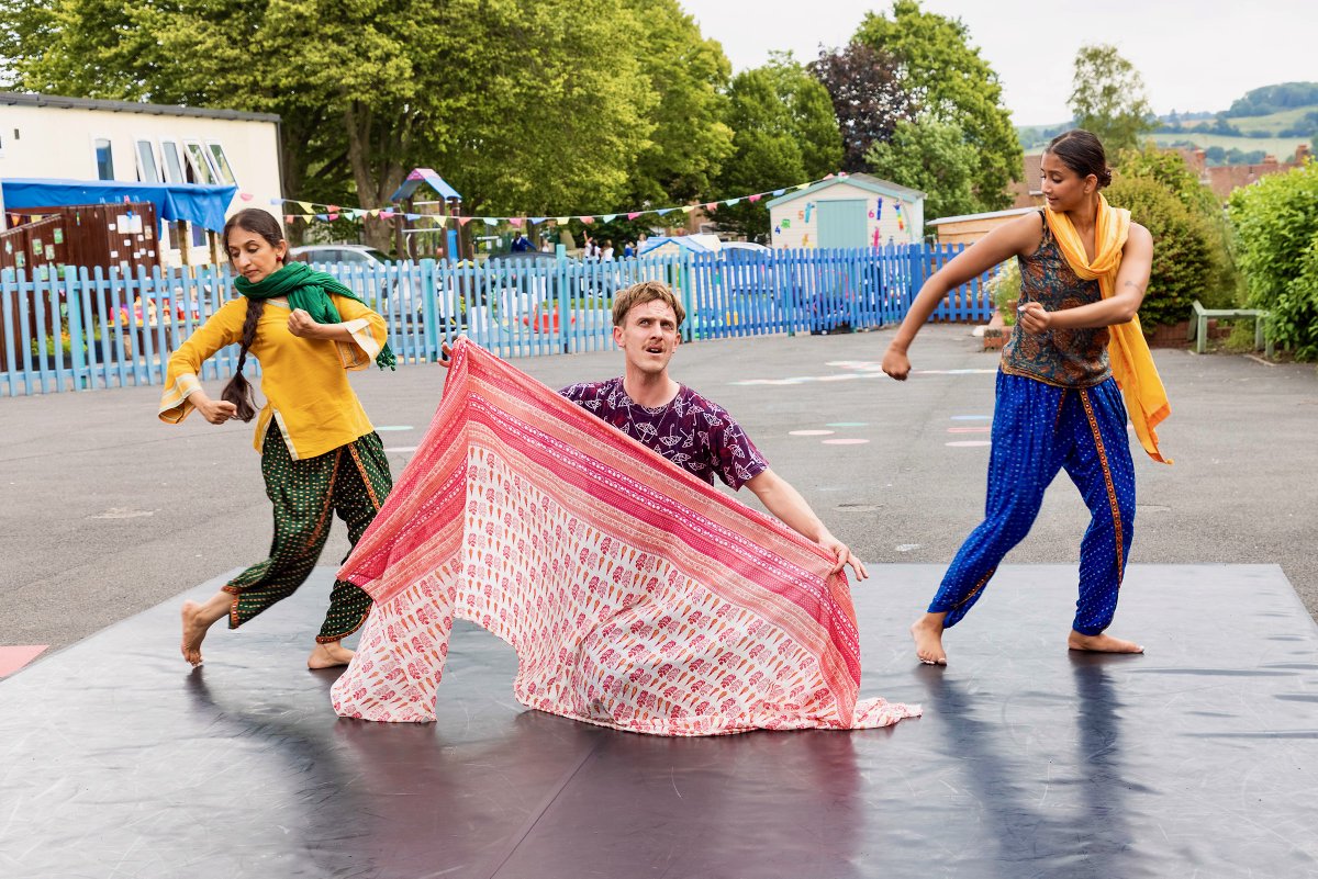 We're still celebrating South Asian Heritage Month 2023 and have events happening this month across Wandsworth- weekly workshops on South Asian Art, the Pagrav Dance’s Belonging Project and Choogh Choogh by Beeja Dance Company. Learn more: wandsworth.gov.uk/south-asian-he…