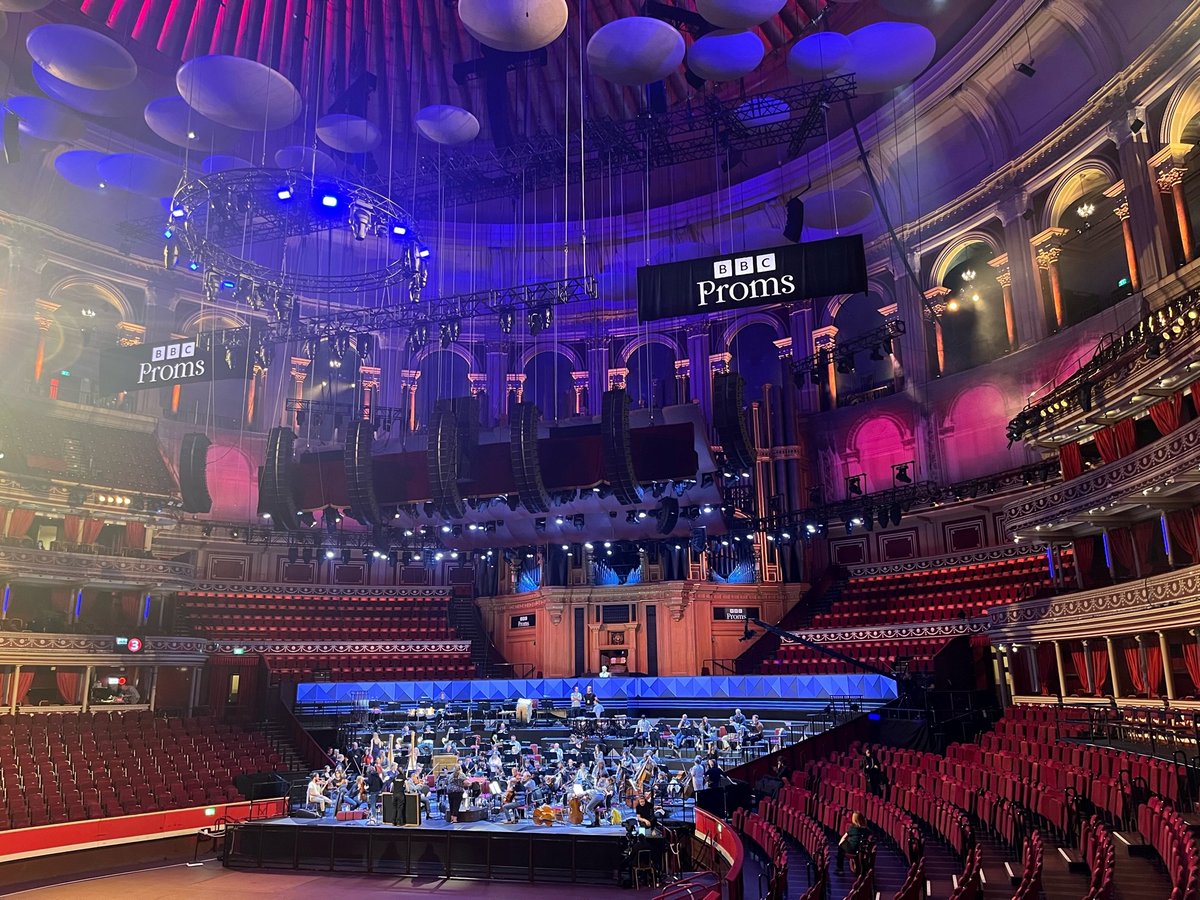 We’re at the Royal Albert Hall & warming up for tonight’s performance with our brilliant Chief Conductor @KKarabits and dear friend Felix Klieser. Will you be joining us either in the hall or via BBC Radio 3?pulse.ly/xp0wiid5bo 🥳📯🤩 @bbcproms @BBCSounds @martinhandleyr3