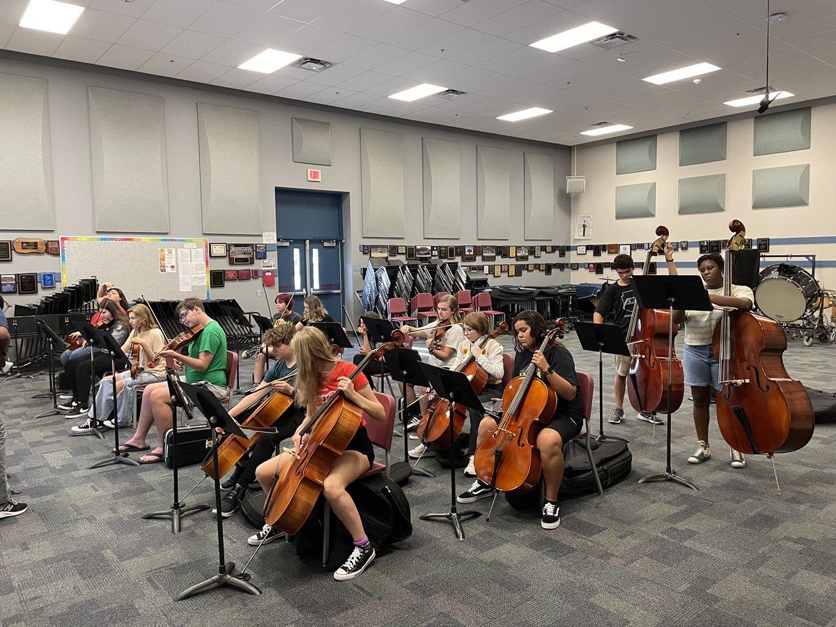 DrFinchDVUSD's tweet photo. The Deer Valley #Skyhawks @DVHSSkyhawks @DVUSD are having a great first week. https://t.co/4PGer5uPFi