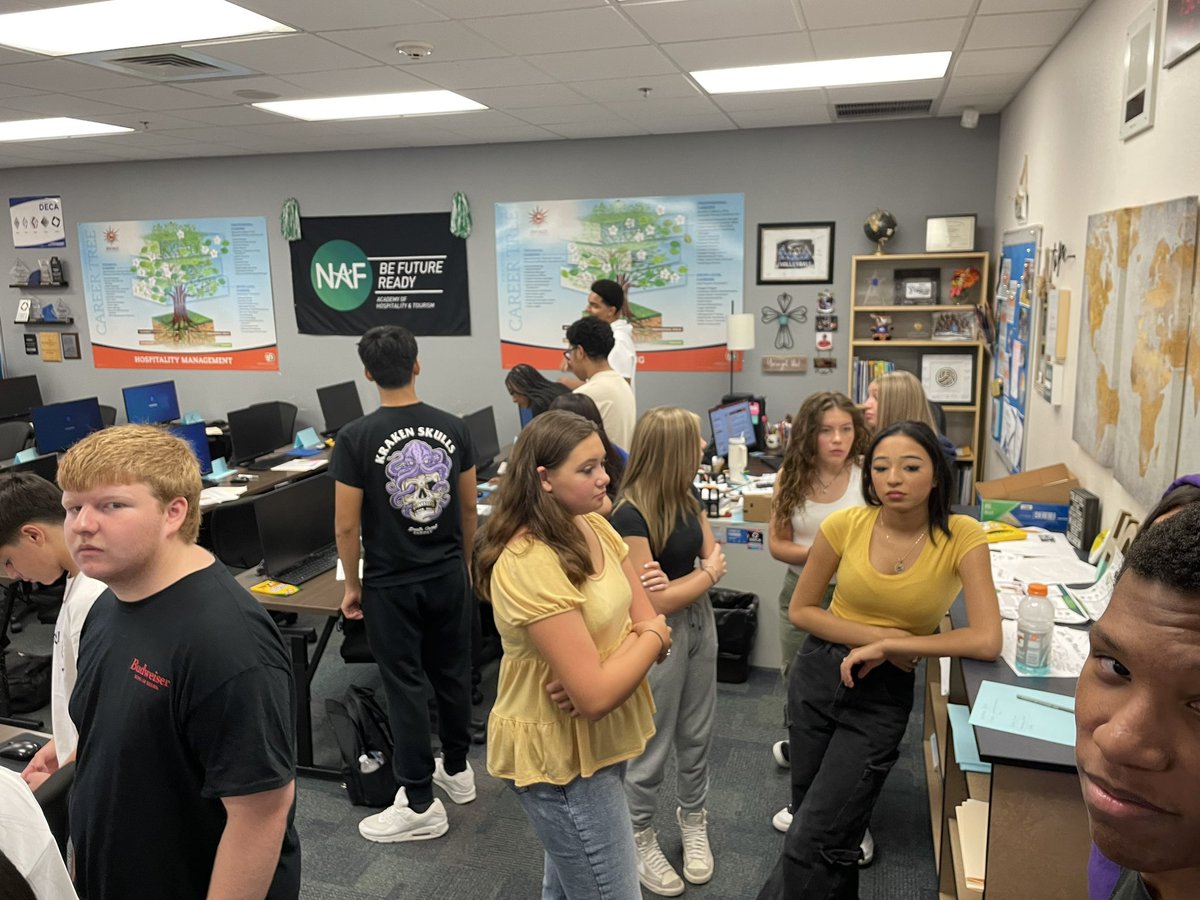 DrFinchDVUSD's tweet photo. The Deer Valley #Skyhawks @DVHSSkyhawks @DVUSD are having a great first week. https://t.co/4PGer5uPFi