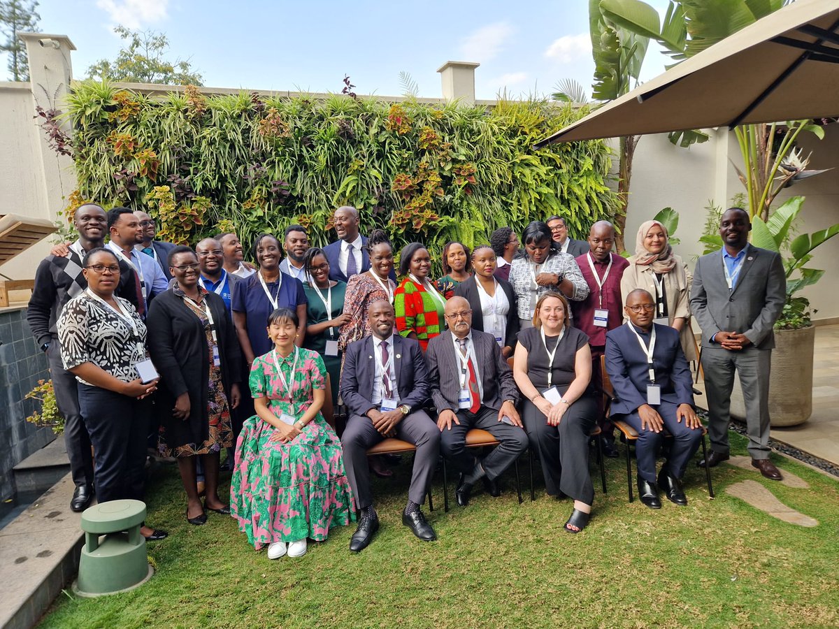 fdiworlddental's tweet photo. 🌍 FDI, @kenyadental &amp; NDAs from Uganda, Tanzania, &amp; Rwanda address excess fluoride in groundwater &amp; endemic fluorosis, key concerns in their countries. 🚰 Workshop participants strategized on tackling water insecurity &amp;will unite for a position statement &amp;white paper. Coming 🔜! https://t.co/73mCnsgnwn
