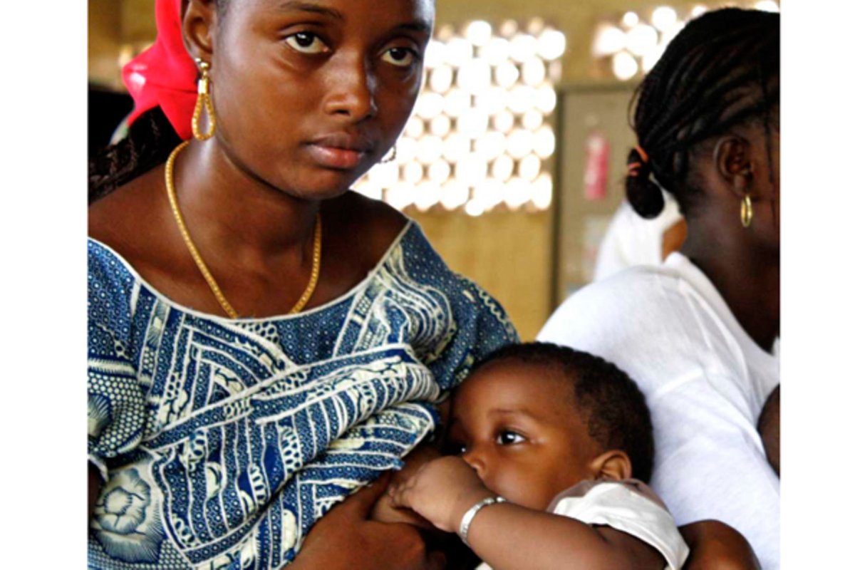 ntvuganda's tweet photo. Ministry of Health proposes extending paid maternity leave from 3 to 6 months to reduce 13% infant mortality due to inadequate breastfeeding.

Thoughts!! #NTVNews https://t.co/LmzU9s5Z8K