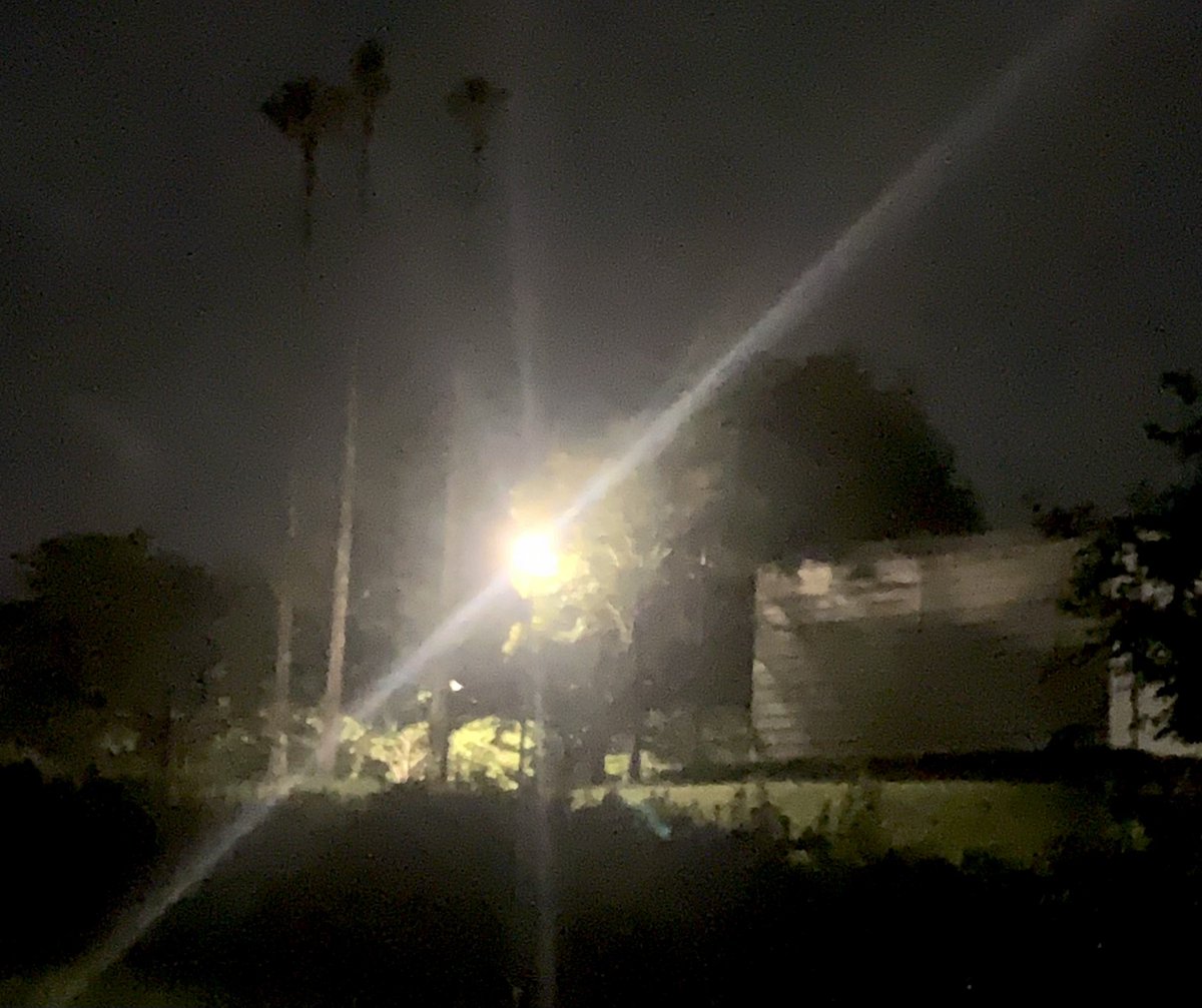 YukieKudo314's tweet photo. Tonight ( JST = UTC + 9 hours ) was a very mysterious night in terms of non edited photos that I took .
Below are the #XLight that I happened to observe & took a photo (non edited ) !♥️
Tonight’s #SuperMoon called #SturgeonMoon symbolises water / blue I thought even though #BlueMoon ( another ! SuperMoon ) taken place at the end of this month 2023 !