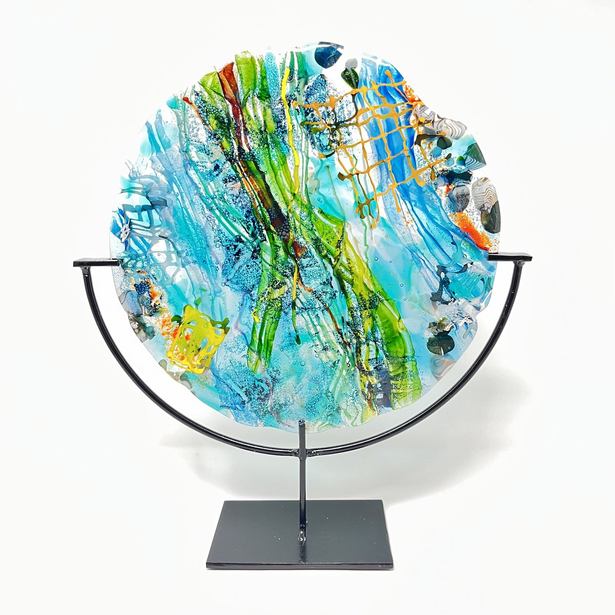 What a fabulous piece is Underwater by Hilary Shields. Fused glass, so evocative of the ocean, standing in a metal frame. #coastalart #southseabeach #inspiredbythesea #seasideliving #seaart #coastline #seascape #glassartists #colouredglass #fusedglassart #tides #water
