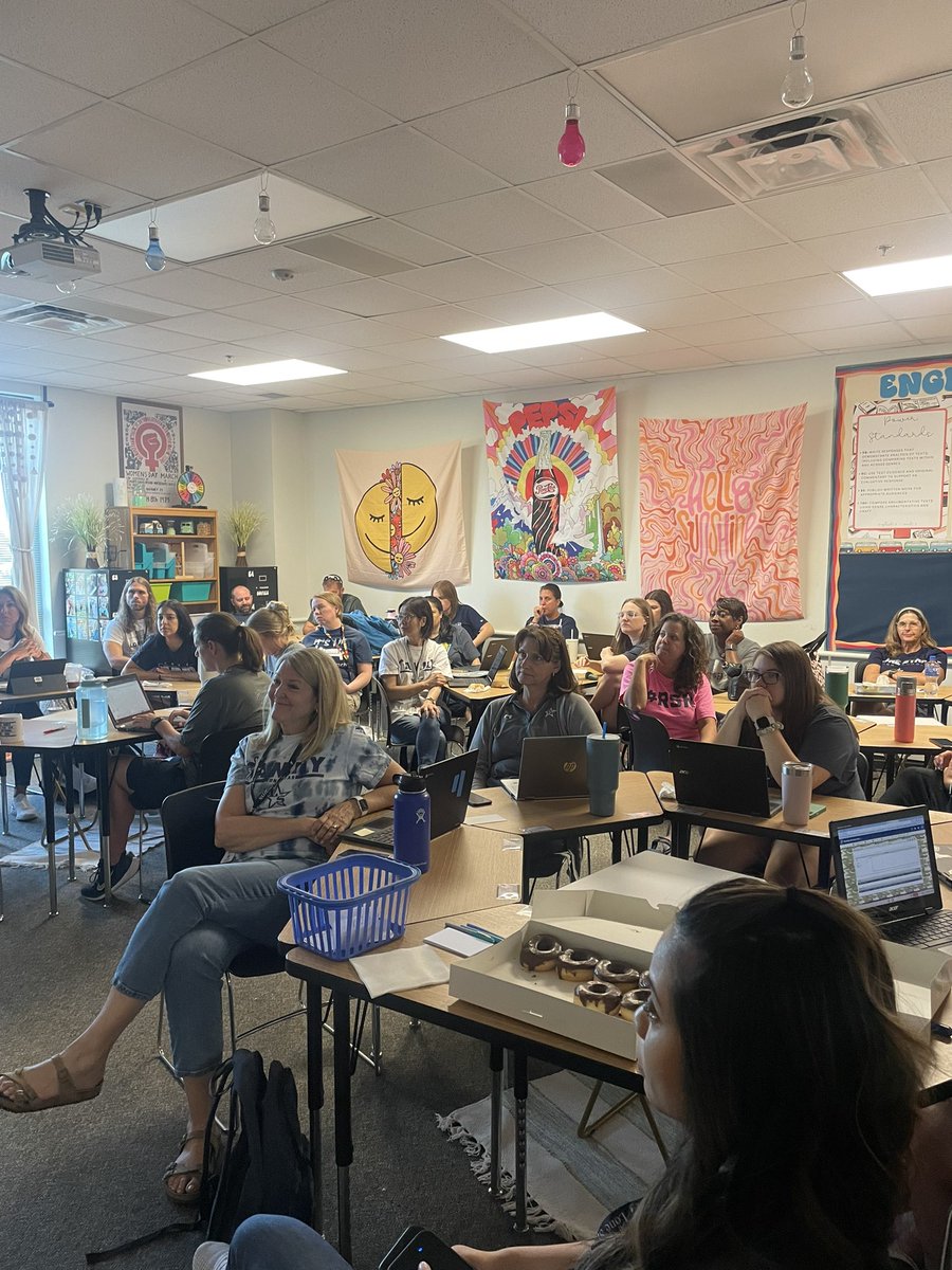 MeganTheBruce's tweet photo. Dear Abby with @Ms_Cole_TheAP was packed today!! So thankful for an Associate who takes time to talk to our staff and supports us all! Great job, Mrs. Cole!! #RangerCON @LSHSRangers @Ms_Cole_TheAP @Keith_Tolleson https://t.co/cj9kN8lYwc