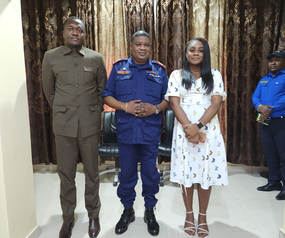 igpnc2's tweet photo. La Société J. Consult MY reste disposée à accompagner le nouvel IG PNC ds le volet formation des inspecteurs sur différentes thématiques Le DG &amp; le PCA de cette société de droit congolais ont échangé avec le ComDivP Patience Mushid Yav ds son cabinet de travail ce mercredi 2/8/23 https://t.co/iA3SeAsW27