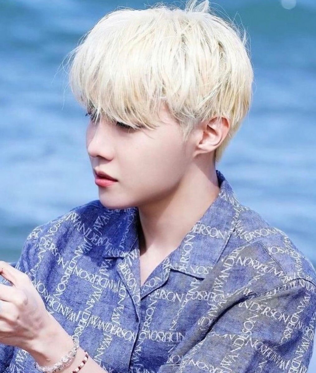 RNARMY26's tweet photo. I will reply to every single of these post I see on my TL, I have no self control #WeNeedMoreHope #WeWantJhope #Hobi #JungHoseok #JungHoseokOfBTS #JHope #MYHOPE #MyHobi #ButYouCanCallMeJayy #JackInTheBox #jhopeINTHEBOX ππππππ https://t.co/m7QWFH21BY