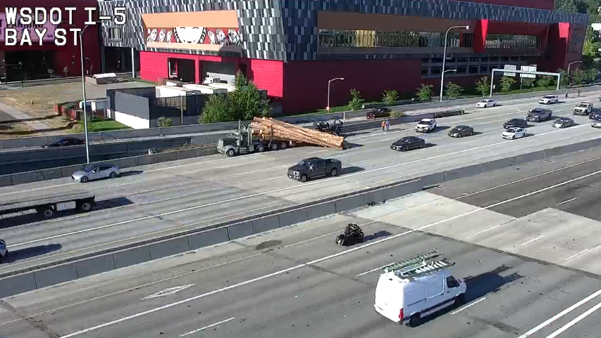 wsdot_tacoma's tweet photo. A log truck has partially lost its load on NB I-5 near E Bay St where the right two lanes are blocked. It will take some time to clean this one up folks. Expect delays traveling through the area until we're able to clear the scene. https://t.co/V4CwoXo9f0
