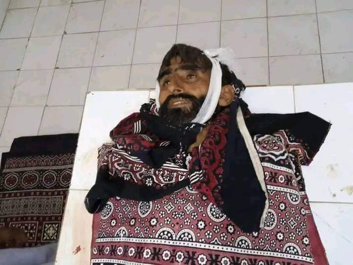 AmjadRajper8's tweet photo. عليزا ۽ اريشا جو مزدور بابا عطا محمد ڪيريو ٻنھين نياڻين جي لاء بوٽ وٺڻ ويو ۽ 
60 ميل روڊ لڳ نوابشاھ مان پوليس ھٿان کنڀجي ويو ـ بعد ۾ کيس ڦورو ڄاڻي قتل ڪيو ويو آھي 
ھن واقعي جي فيئر تحقيقات ڪرائي وڃي ۽ ملوث پوليس اھلڪارن کي معطل ڪري جوڳي سزا ڏني وڃي https://t.co/6hdJUoGuAS