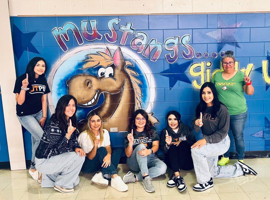 ilianaurrutia2's tweet photo. First Grade Team ready to make an impact 🌟
#BuildingPease
#TeacherTeamBuilder
#1stPriority https://t.co/ngzo13FU9W
