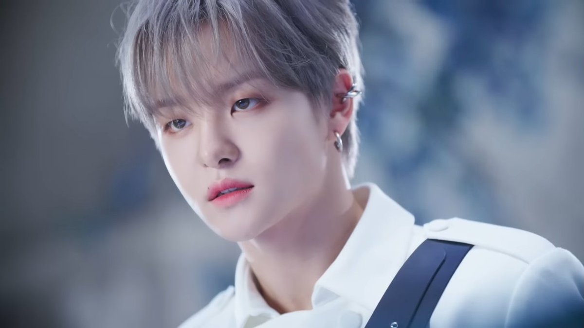 jihoonfilter_'s tweet photo. handsome jihoon bona bona behind the scenes ♡♡ https://t.co/JMyU9RiGS0